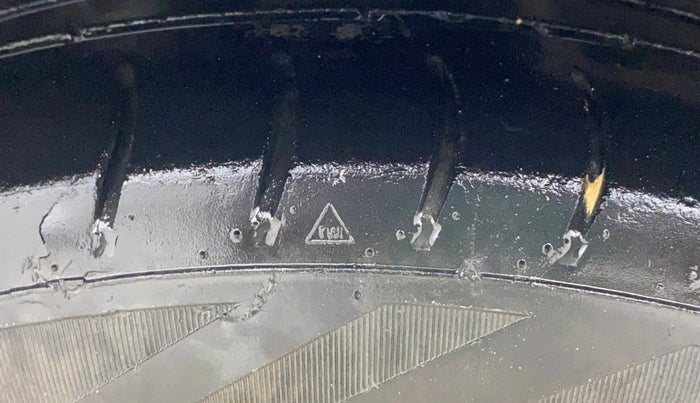 2012 Hyundai i10 MAGNA 1.2, CNG, Manual, 93,204 km, Right Front Tyre Tread