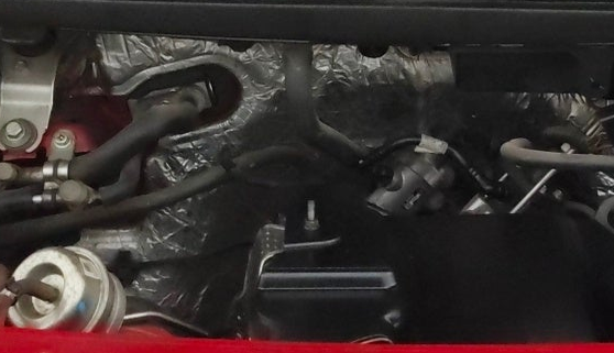 2018 Mahindra TUV300 T10, Diesel, Manual, 93,366 km, Engine View