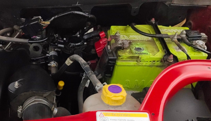 2018 Mahindra TUV300 T10, Diesel, Manual, 93,366 km, Engine View - Left