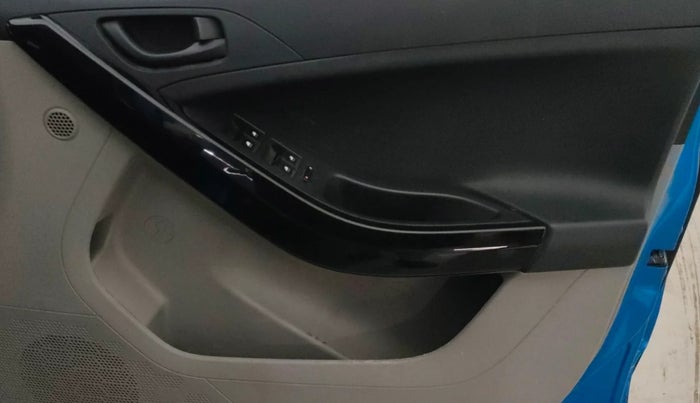 2017 Tata NEXON XM PETROL, Petrol, Manual, 29,923 km, Driver Side Door Panels Control