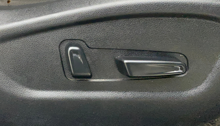 2021 Hyundai ALCAZAR 1.5 SIGNATURE MT 6STR, Diesel, Manual, 46,736 km, Driver Side Adjustment Panel