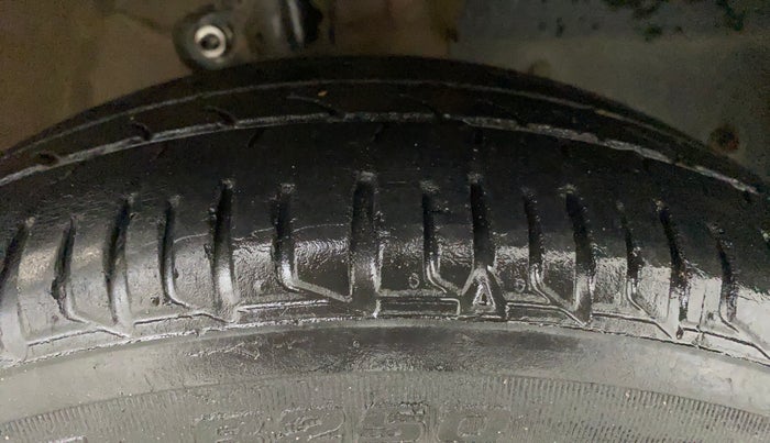 2018 Mahindra KUV 100 NXT K8 P 6 STR, Petrol, Manual, 33,091 km, Right Front Tyre Tread