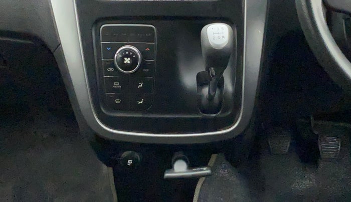 2018 Mahindra KUV 100 NXT K8 P 6 STR, Petrol, Manual, 33,091 km, Gear Lever
