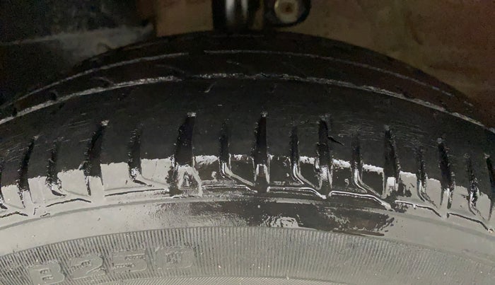 2018 Mahindra KUV 100 NXT K8 P 6 STR, Petrol, Manual, 33,091 km, Left Front Tyre Tread