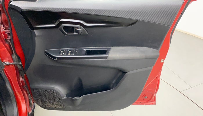 2018 Mahindra KUV 100 NXT K8 P 6 STR, Petrol, Manual, 33,091 km, Driver Side Door Panels Control