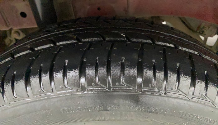 2018 Mahindra KUV 100 NXT K8 P 6 STR, Petrol, Manual, 33,091 km, Right Rear Tyre Tread