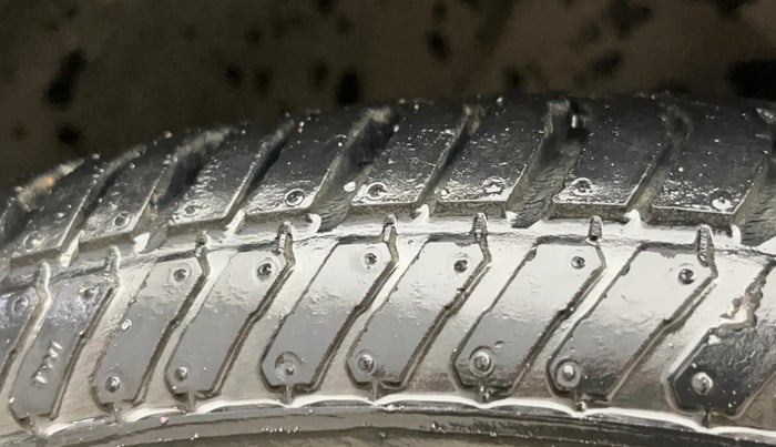 2017 Maruti Baleno DELTA PETROL 1.2, Petrol, Manual, 38,588 km, Right Front Tyre Tread