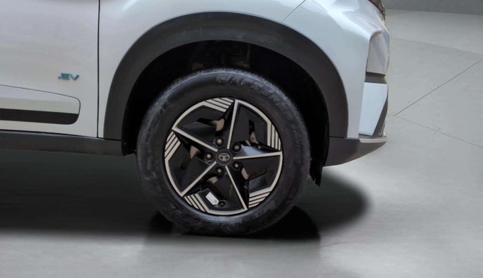 2024 Tata NEXON EV EMPOWERED LONG RANGE, Electric, Automatic, 29,329 km, Right Front Wheel