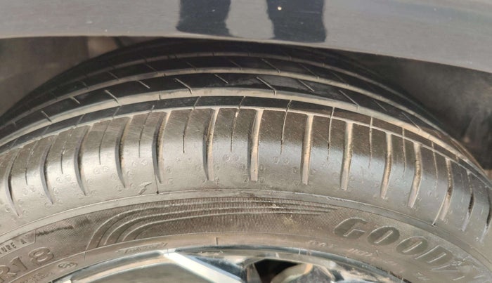 2024 Tata Curvv Accomplished S 1.2 Petrol 7DCA, Petrol, Automatic, 3,578 km, Left Front Tyre Tread