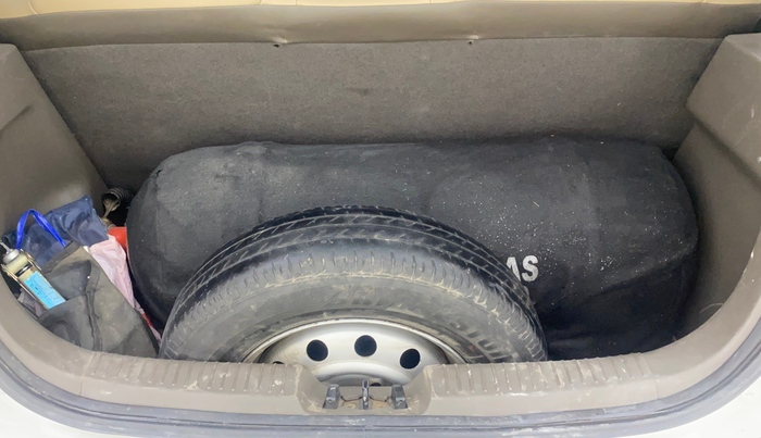 2015 Hyundai i10 MAGNA 1.1, CNG, Manual, 1,23,243 km, Boot Inside