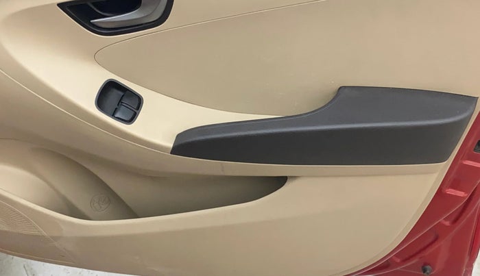 2016 Hyundai Eon SPORTZ, Petrol, Manual, 44,154 km, Driver Side Door Panels Control