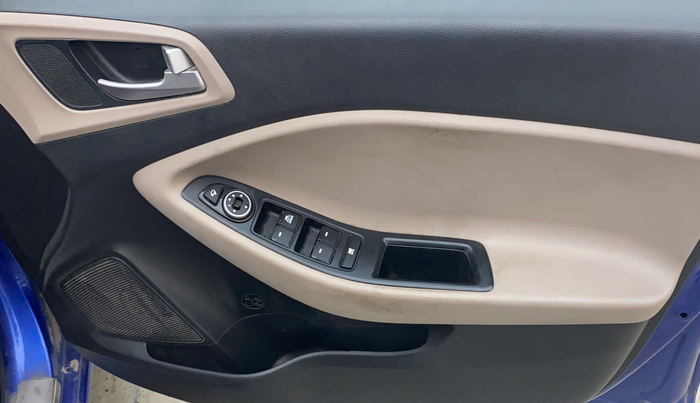 2015 Hyundai Elite i20 SPORTZ 1.2, Petrol, Manual, 66,605 km, Driver Side Door Panels Control