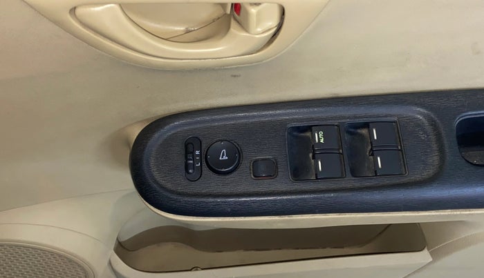 2015 Honda Amaze 1.2L I-VTEC S, CNG, Manual, 72,788 km, Driver Side Door Panels Control