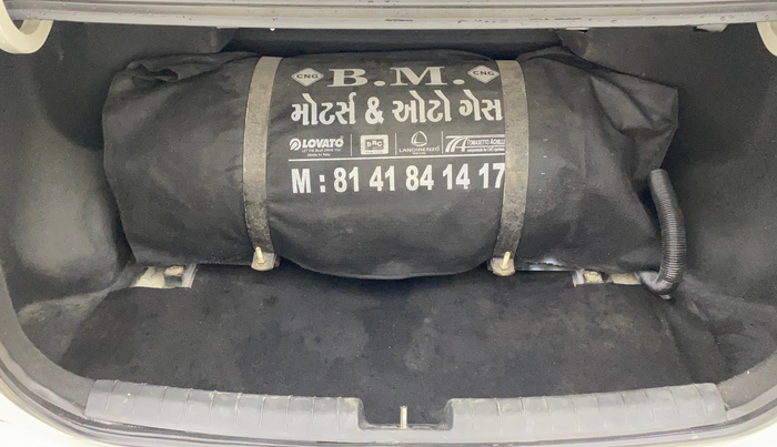 2015 Hyundai Xcent BASE 1.2, CNG, Manual, 1,28,390 km, Boot Inside