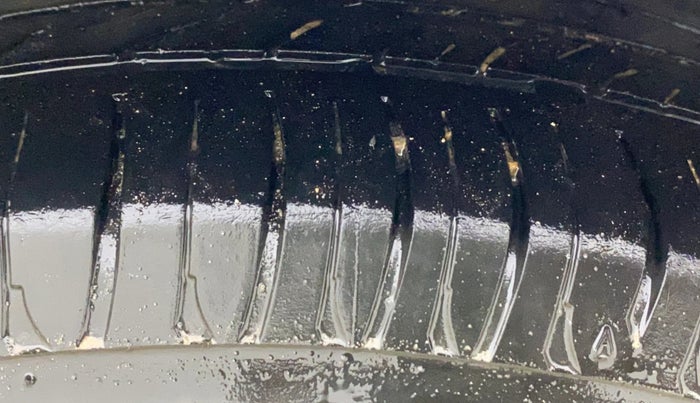 2015 Hyundai Xcent BASE 1.2, CNG, Manual, 1,28,390 km, Left Rear Tyre Tread