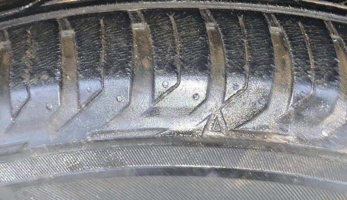 2014 Renault Duster RXL PETROL, Petrol, Manual, 67,027 km, Left Front Tyre Tread