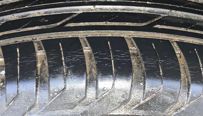 2014 Renault Duster RXL PETROL, Petrol, Manual, 67,027 km, Right Rear Tyre Tread
