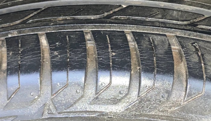 2014 Renault Duster RXL PETROL, Petrol, Manual, 67,027 km, Left Rear Tyre Tread