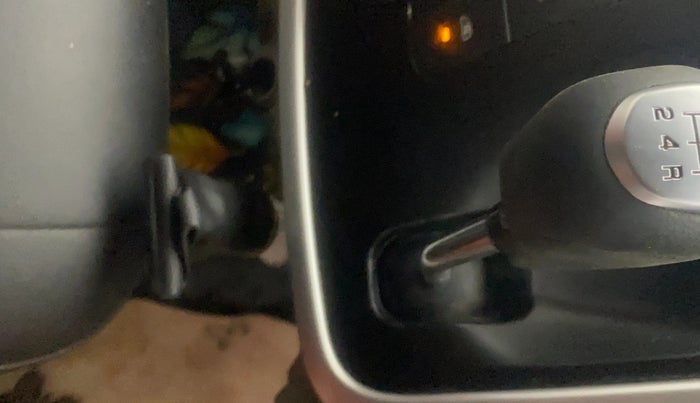 2016 Mahindra Kuv100 K8 D 6 STR, Diesel, Manual, 61,314 km, Gear Lever