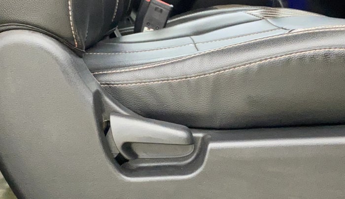 2016 Maruti Wagon R 1.0 LXI CNG, CNG, Manual, 1,06,985 km, Driver Side Adjustment Panel