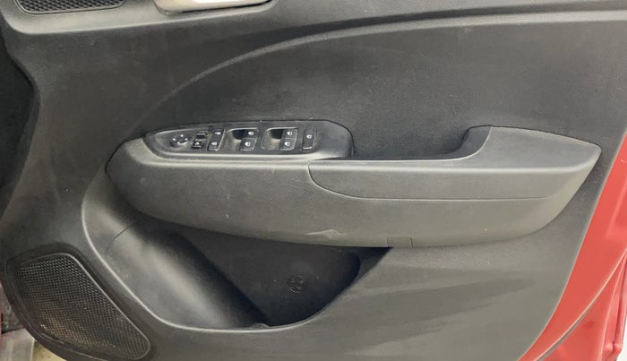 2020 Hyundai VENUE SX 1.0 TURBO, Petrol, Manual, 39,182 km, Driver Side Door Panels Control