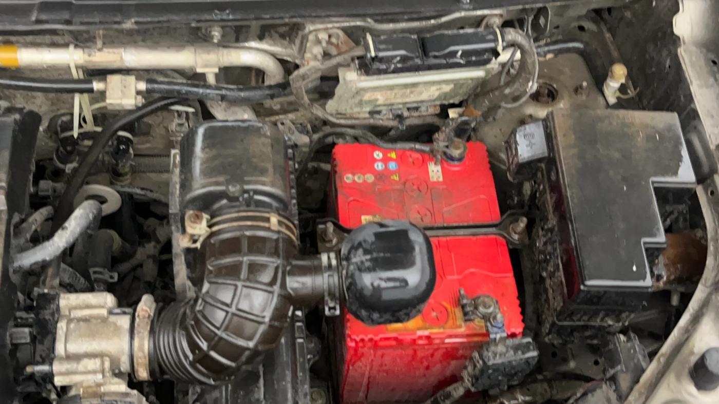 2017 Mahindra KUV 100 NXT K8 P 6 STR, Petrol, Manual, 54,683 km, Engine View - Left