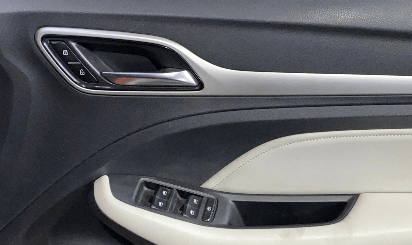 2021 MG ASTOR SHARP 1.5 MT, Petrol, Manual, 51,103 km, Driver Side Door Panels Control