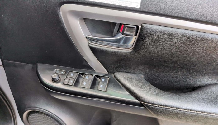 2024 Toyota Fortuner 4X2 MT 2.8 DIESEL, Diesel, Manual, 16,861 km, Driver Side Door Panels Control