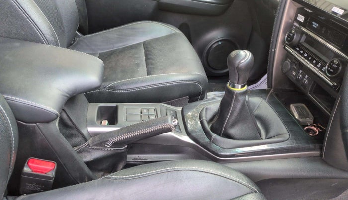 2024 Toyota Fortuner 4X2 MT 2.8 DIESEL, Diesel, Manual, 16,861 km, Gear Lever