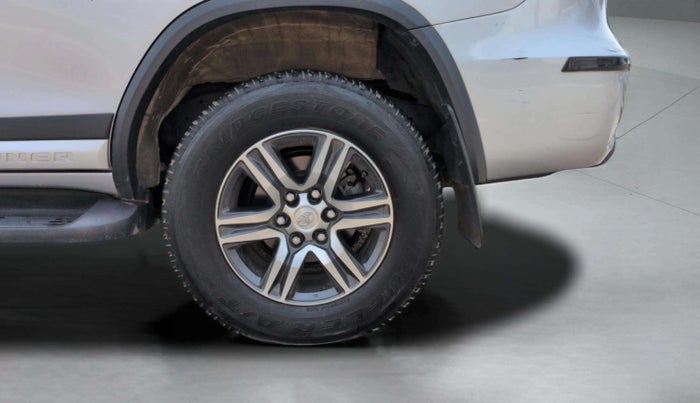 2024 Toyota Fortuner 4X2 MT 2.8 DIESEL, Diesel, Manual, 16,861 km, Left Rear Wheel