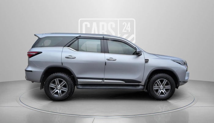 2024 Toyota Fortuner 4X2 MT 2.8 DIESEL, Diesel, Manual, 16,861 km, Right Side View