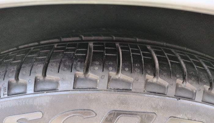 2020 Landrover Range Rover VOGUE SE 3.0 DIESEL LWB, Diesel, Automatic, 61,758 km, Left Rear Tyre Tread