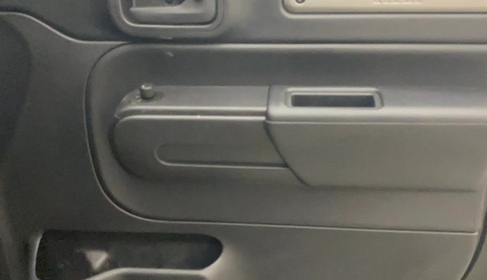 2024 Mahindra Thar LX PETROL HT 4WD AT, Petrol, Automatic, 9,543 km, Driver Side Door Panels Control