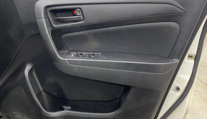 2020 Maruti Vitara Brezza VXI AT SHVS, Petrol, Automatic, 46,006 km, Driver Side Door Panels Control