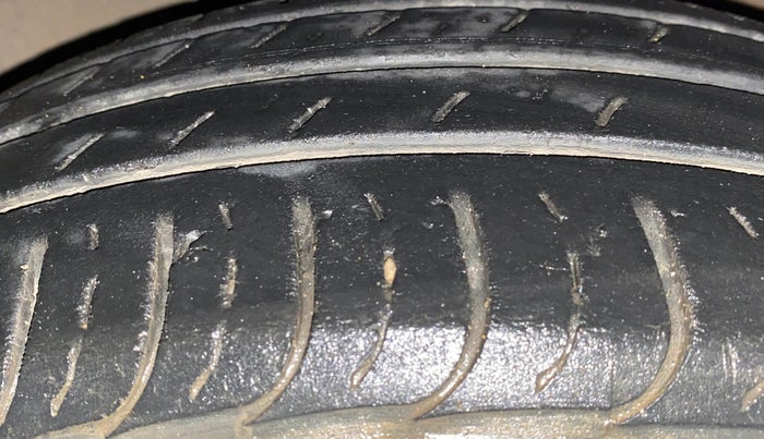 2023 KIA CARENS PRESTIGE PLUS 1.5 PETROL IMT 7 STR, Petrol, Manual, 5,561 km, Left Front Tyre Tread