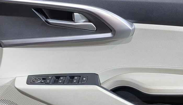 2023 KIA CARENS PRESTIGE PLUS 1.5 PETROL IMT 7 STR, Petrol, Manual, 5,561 km, Driver Side Door Panels Control