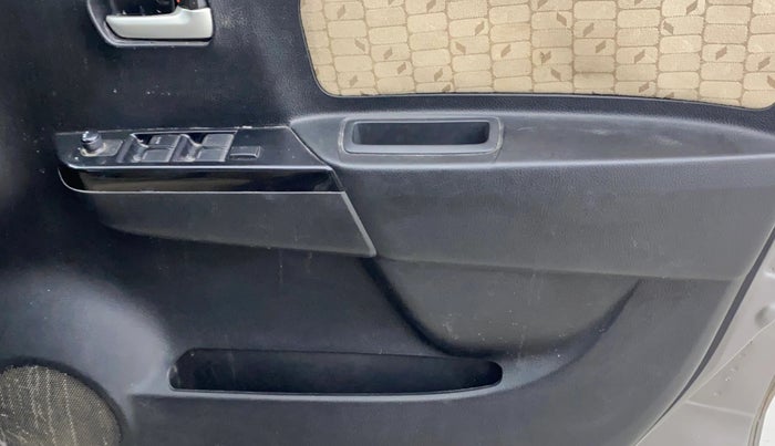 2018 Maruti Wagon R 1.0 VXI, Petrol, Manual, 38,786 km, Driver Side Door Panels Control