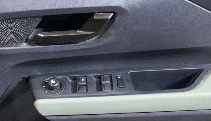 2022 Tata PUNCH ACCOMPLISHED MT CAMO EDITION, Petrol, Manual, 5,550 km, Driver Side Door Panels Control