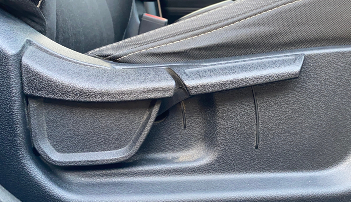 2023 Hyundai NEW I20 SPORTZ 1.2 MT, Petrol, Manual, 48,674 km, Driver Side Adjustment Panel