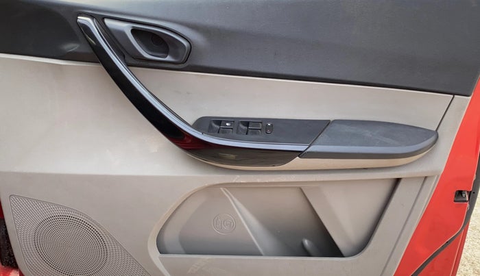 2018 Tata Tiago XT PETROL, Petrol, Manual, 75,335 km, Driver Side Door Panels Control