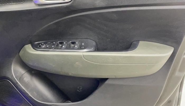 2021 Hyundai VENUE SX 1.0 TURBO, Petrol, Manual, 58,185 km, Driver Side Door Panels Control