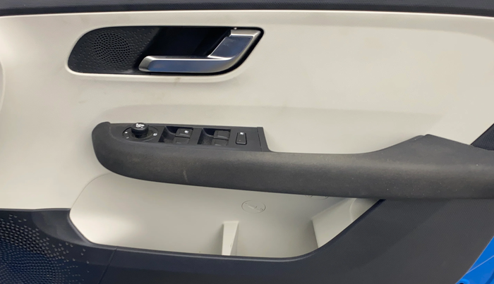 2022 Tata ALTROZ XZ PLUS I-TURBO PETROL, Petrol, Manual, 15,774 km, Driver Side Door Panels Control