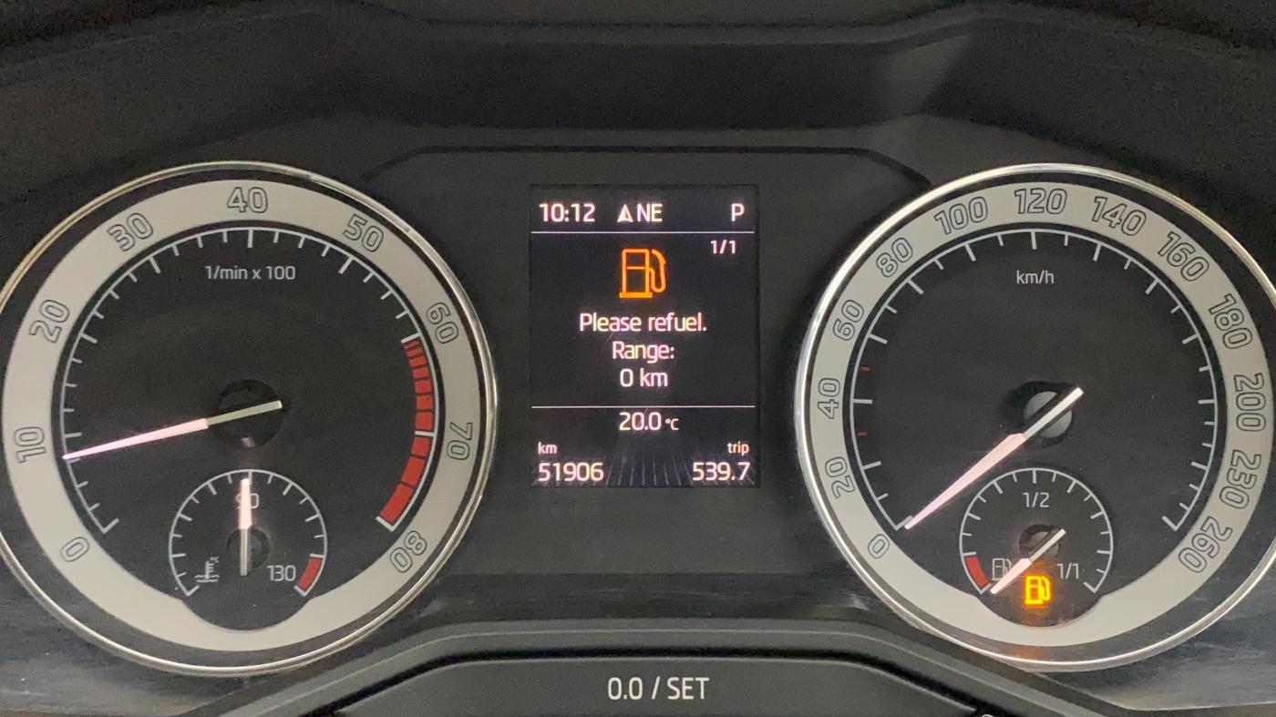 2016 Skoda Superb L&K 1.8 TSI AT, Petrol, Automatic, 51,905 km, Odometer Image