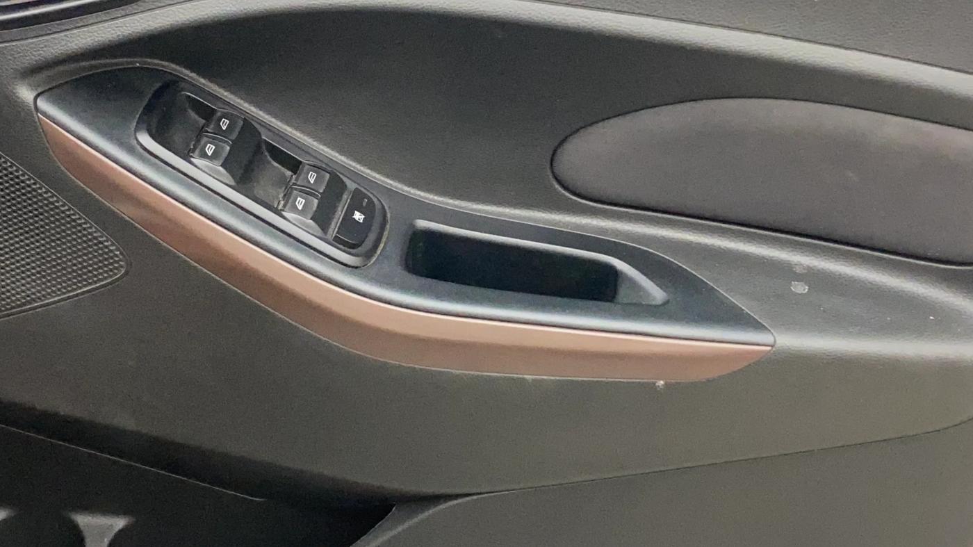 2019 Ford FREESTYLE TITANIUM 1.2 PETROL, Petrol, Manual, 48,782 km, Driver Side Door Panels Control