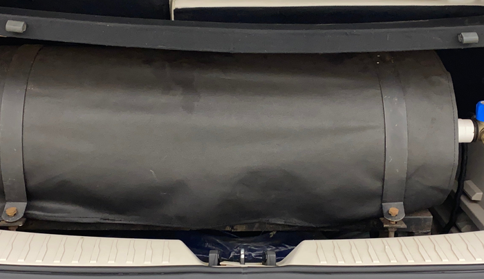 2021 Mahindra XUV300 W8 (O) 1.2 PETROL AMT, CNG, Automatic, 42,703 km, Boot Inside