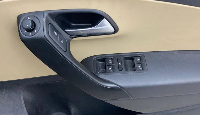 2016 Volkswagen Polo HIGHLINE1.2L, Petrol, Manual, 76,285 km, Driver Side Door Panels Control