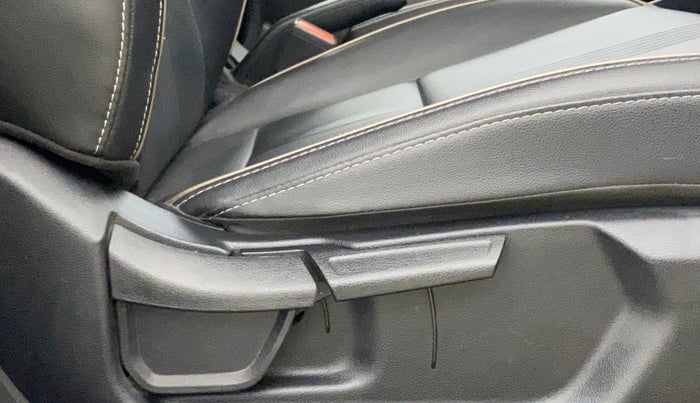 2021 Hyundai NEW I20 ASTA (O) 1.0 TURBO GDI DCT, Petrol, Automatic, 37,692 km, Driver Side Adjustment Panel