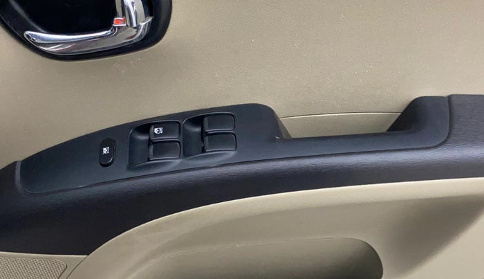 2015 Hyundai i10 SPORTZ 1.1, Petrol, Manual, 50,047 km, Driver Side Door Panels Control