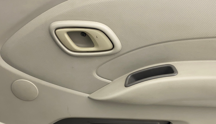 2016 Datsun Redi Go T (O), Petrol, Manual, 59,675 km, Driver Side Door Panels Control