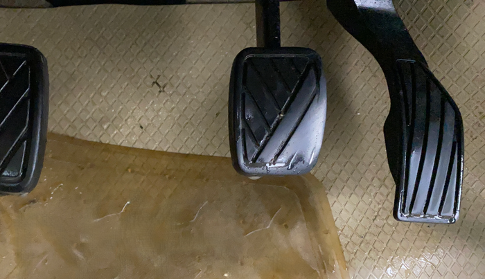 2016 Maruti Swift Dzire VXI, Petrol, Manual, 85,607 km, Pedals